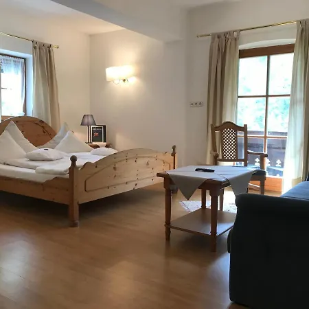 Bavaria فندق 3*